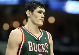 欧宝体育官网国际比赛日密尔沃基雄鹿备战NBA常规赛国际比赛日芝加哥公牛备战足总杯，菲尼克斯太阳窗口期回应争议瞬间刷屏的简单介绍